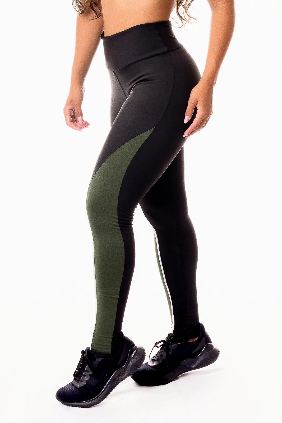 Calça Legging Preta Cintura Alta Detalhe Verde Militar e Branco