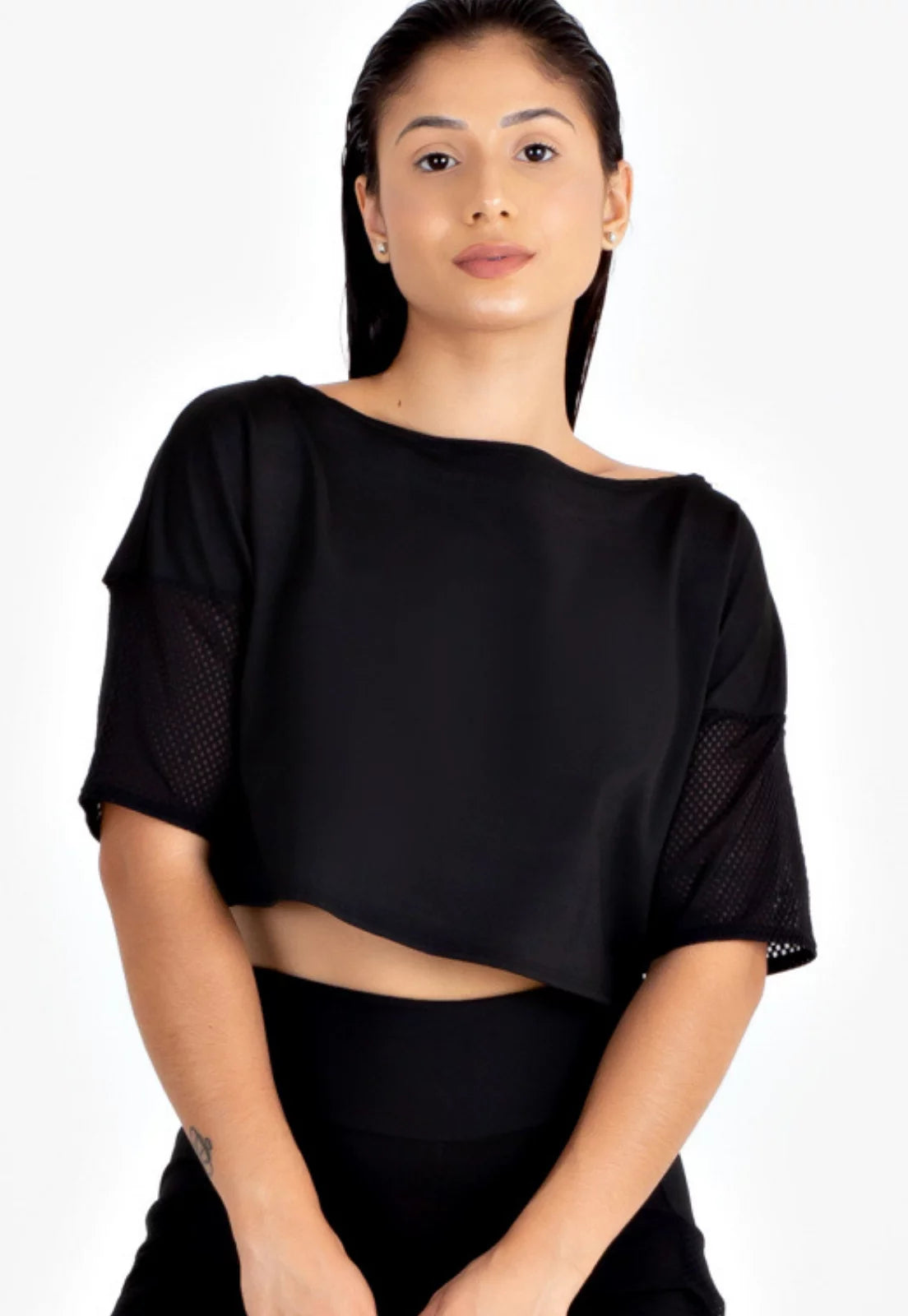 Cropped Fitness Preto Longo com Detalhe Manga Transparente