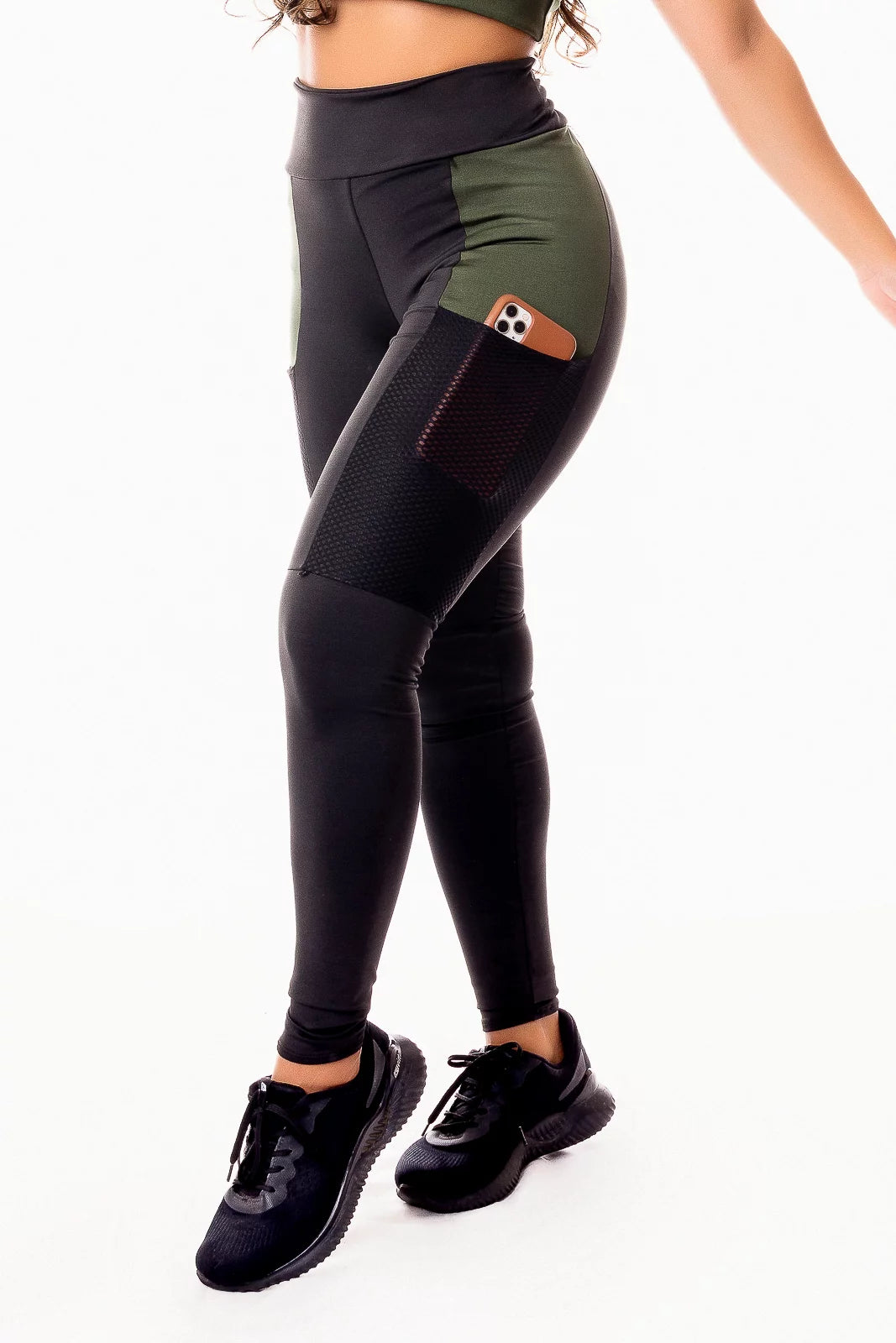 Calça Legging Cintura Alta Preta com Detalhe em Tela Verde Militar