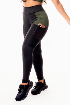 Calça Legging Cintura Alta Preta com Detalhe em Tela Verde Militar