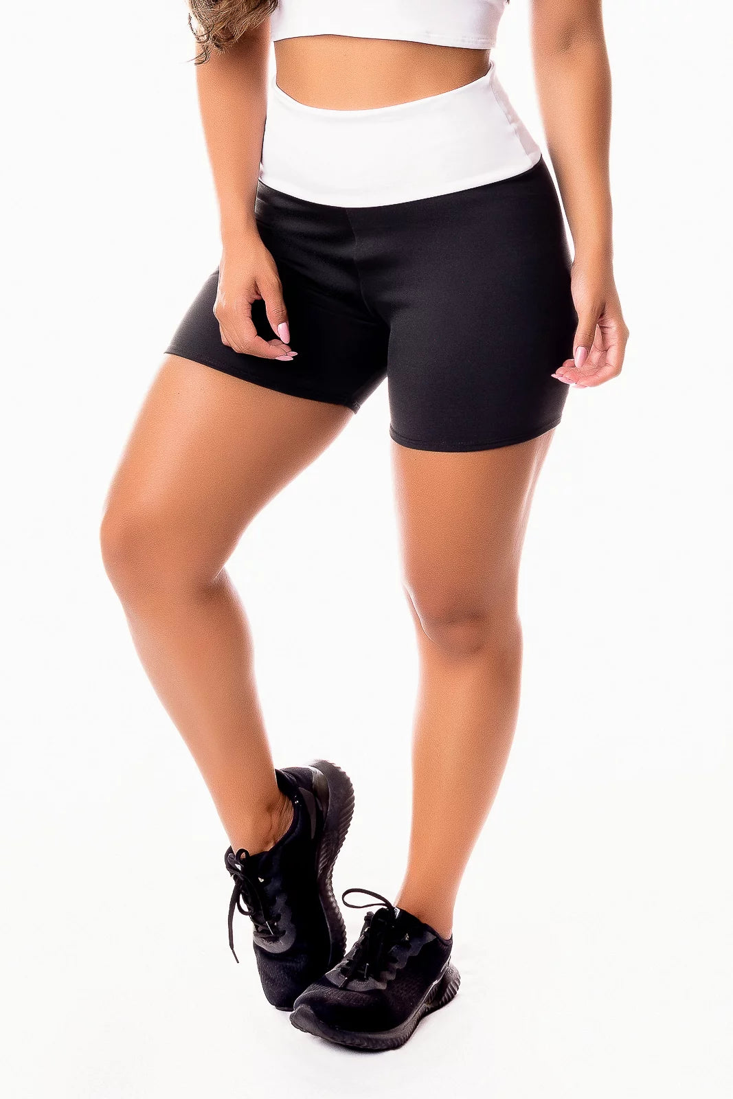 Short Fitness Preto com Branco Cintura Alta