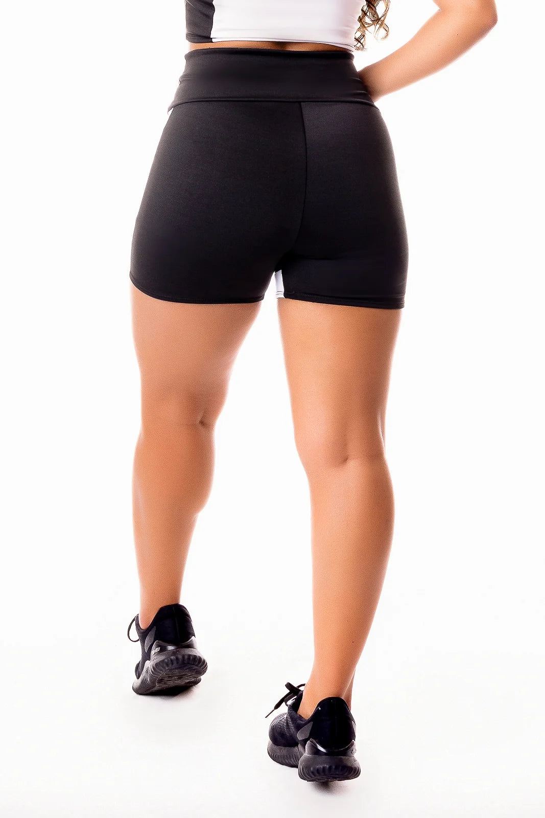 Short Fitness Academia Preto com Branco Cintura Alta