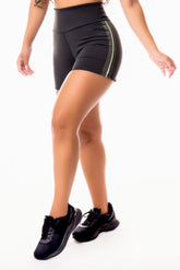 Short Fitness Academia Preto com Branco e Verde Militar Cintura Alta